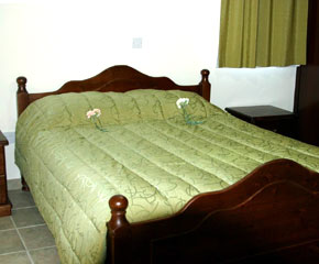 villa bedroom