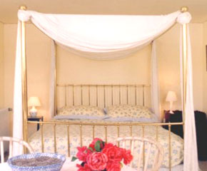 four poster