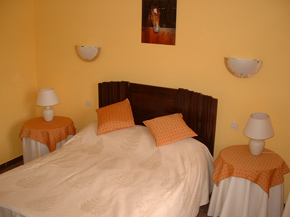 villa bedroom