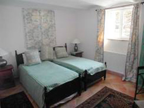 Twin bedroom in Cannes