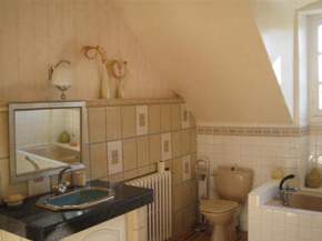 Chateau bathroom 2