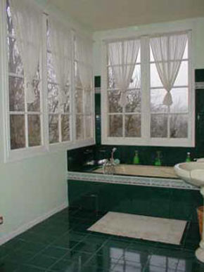 Chateau bathroom 1