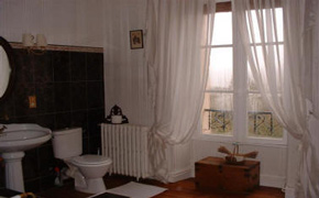 Chateau bathroom