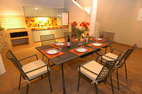 Poolside kitchen and Barbecue