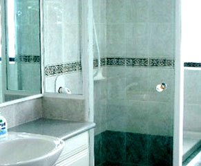 ensuite shower