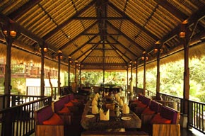 Bali villa dining area