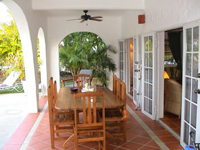 villa 1484 dining outside