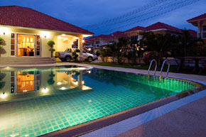 luxury bungalow pool