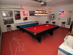 Villa games room with pool table