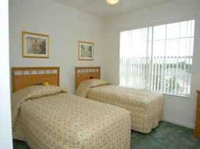 florida villa twin bedroom