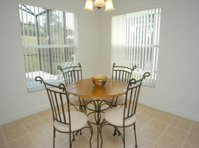 florida villa breakfast room